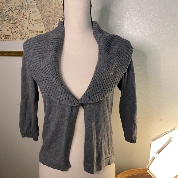 Kenneth‎ Cole Gray Short Cardigan Size S - Picture 2 of 7